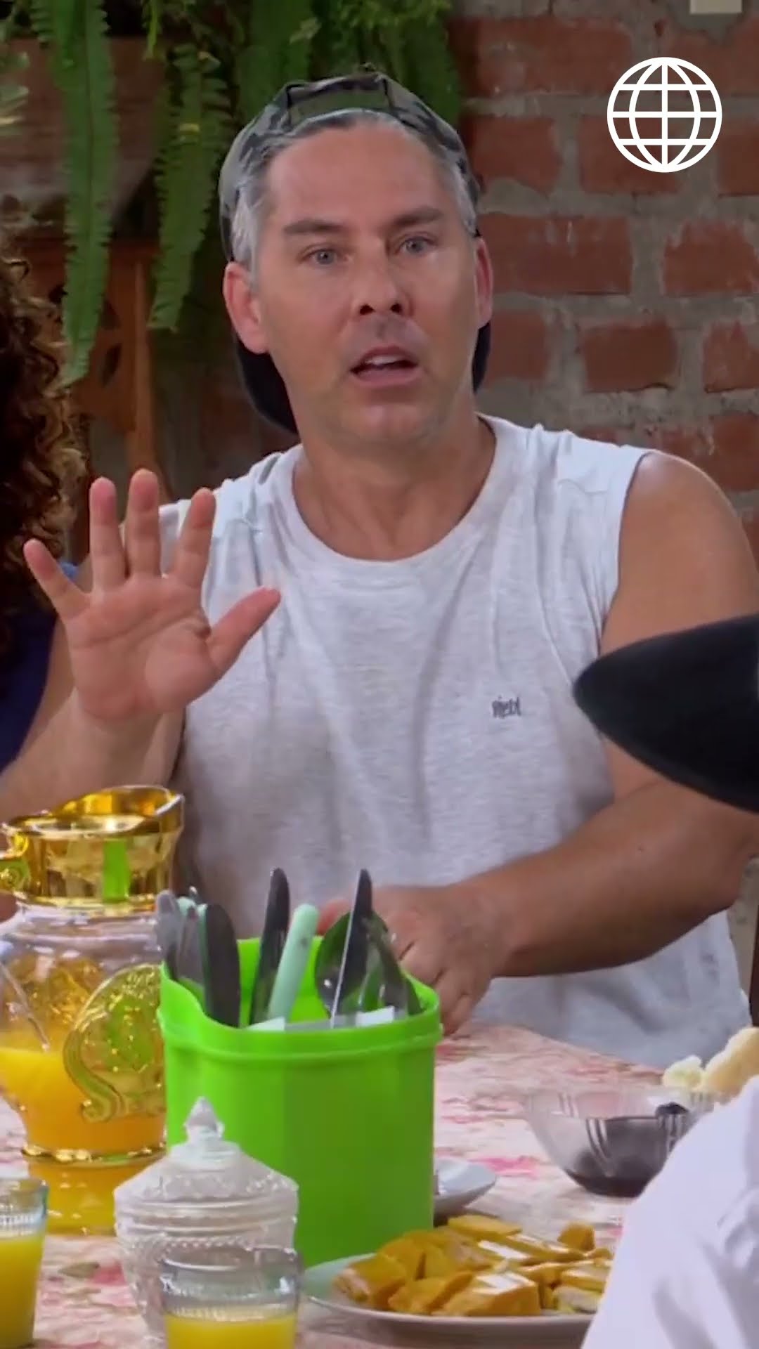 AL FONDO HAY SITIO 8 | Don Gilberto se puso el calzoncillo de Tito | #Shorts