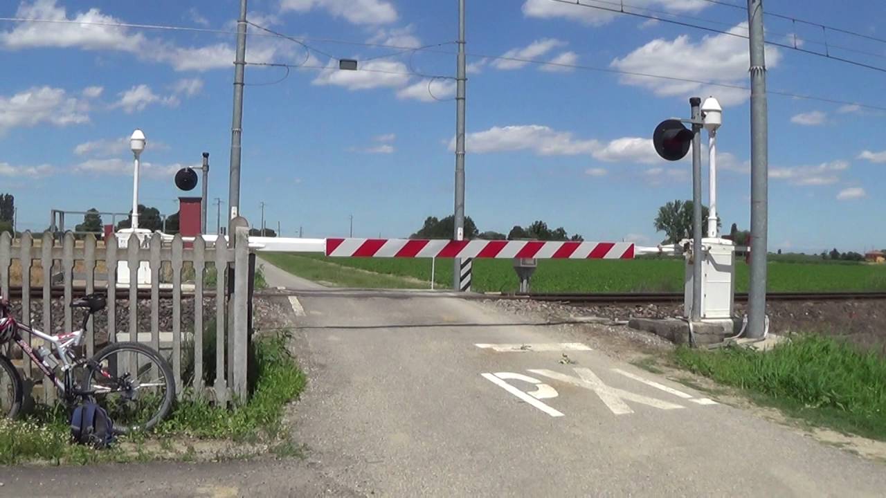 Passaggio a livello di via Bacchiere - Budrio (BO) / Level Crossing / Passage à niveau