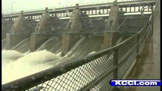 Officials Watch Floodwaters From Yankton To Hamburg
