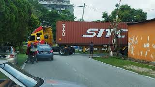 dangerous parking container #travel #parking