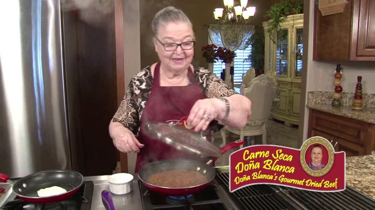 Machacado A La Mexicana/ Mexican style eggs with shredded dried beef