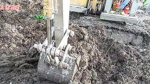 XÁNG CẠP LÊN LIẾP VƯỜN -(KOBELCO)-MÁY XÚC MIỀN TÂY