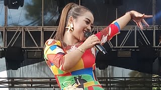 RUNTAH BIKIN HEBOH BERSAMA SINTYA RISKE LIVE STADION KALIANGET.