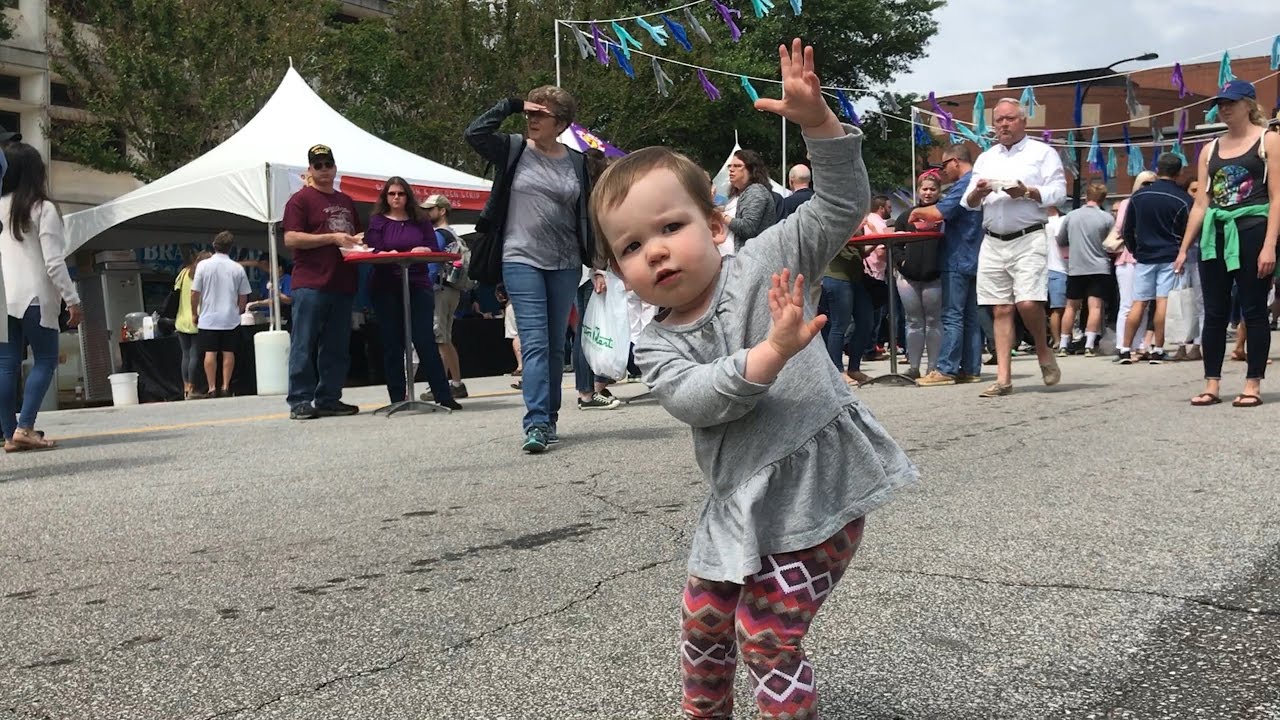 Hippie Dancing Baby 