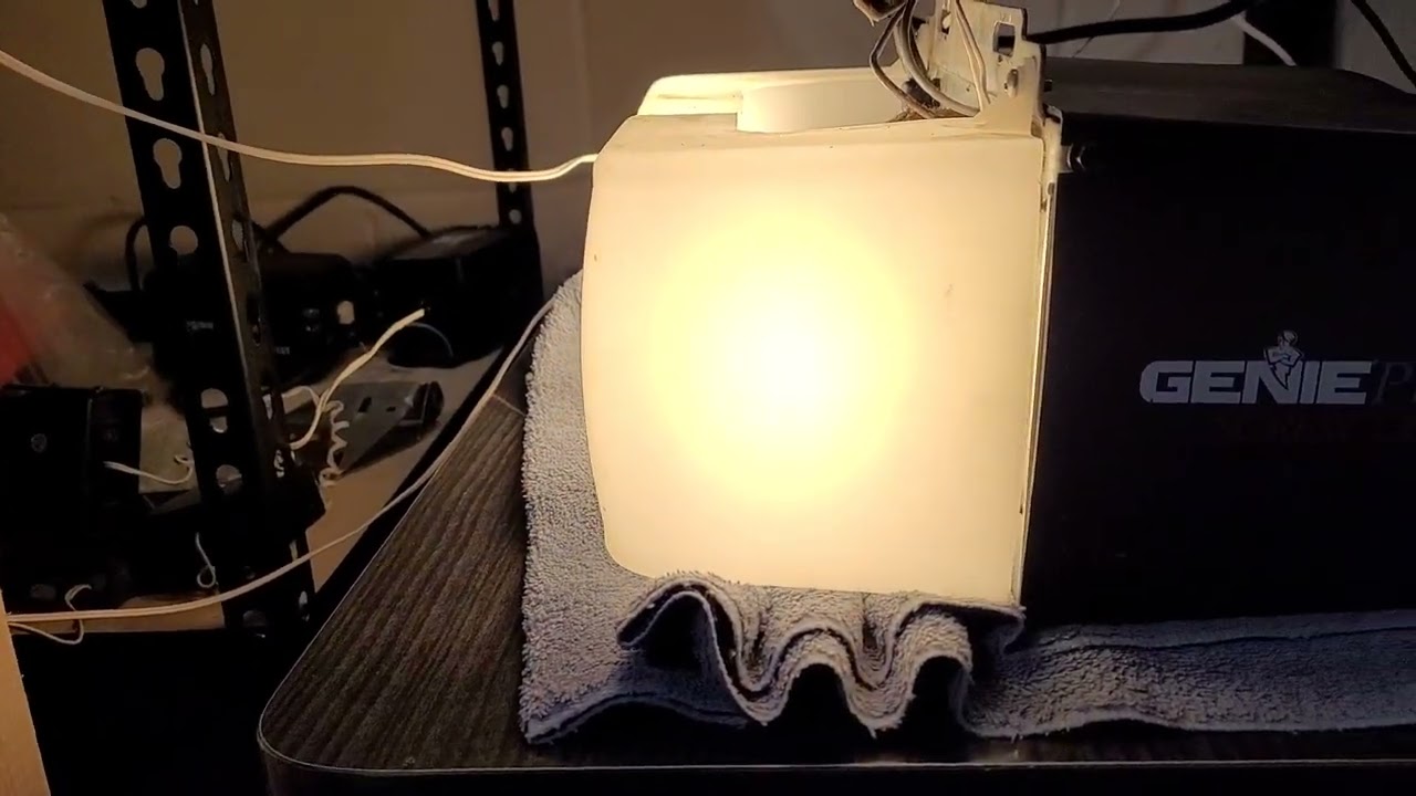 Genie CM8600-XL/M - YouTube