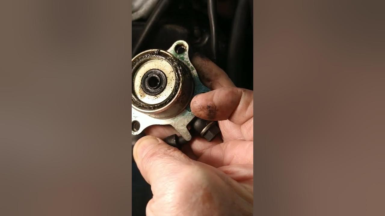 Honda VFR slave cylinder, first time apart 26 yrs - YouTube