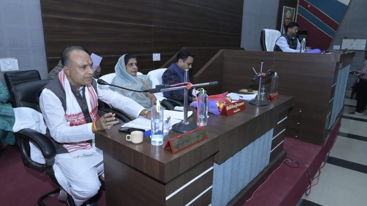 Dewas Live: एमजी रोड और शामलाथ रोड होंगे चौड़े, शहर में चलेंगे ई-रिक्शा, निगम परिषद की बैठक संपन्न