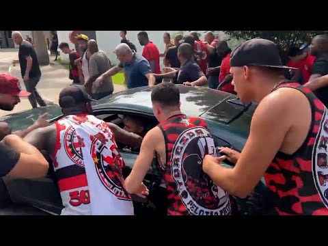 Vídeo: A torcida vaiou no jogo dos chefes?