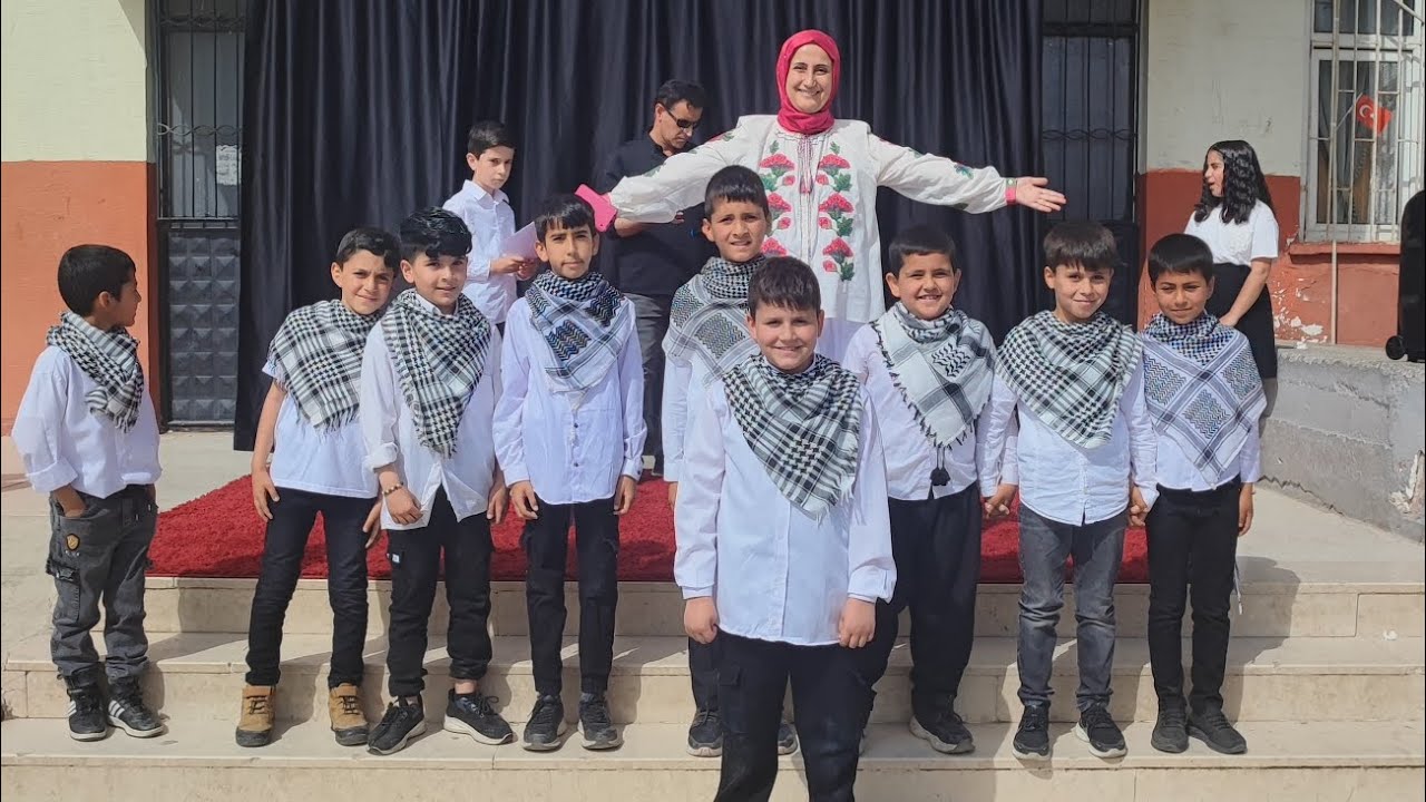 3 E sınıfı (Erkekler) 23 Nisan Gösterisi Lengerde(Balıklar Tendirde)