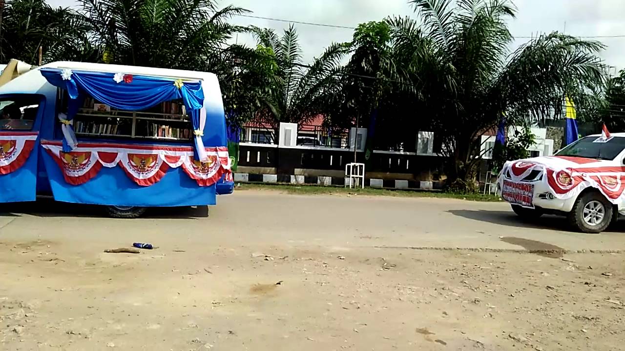 Pawai Mobil Hias Di Sangata Youtube