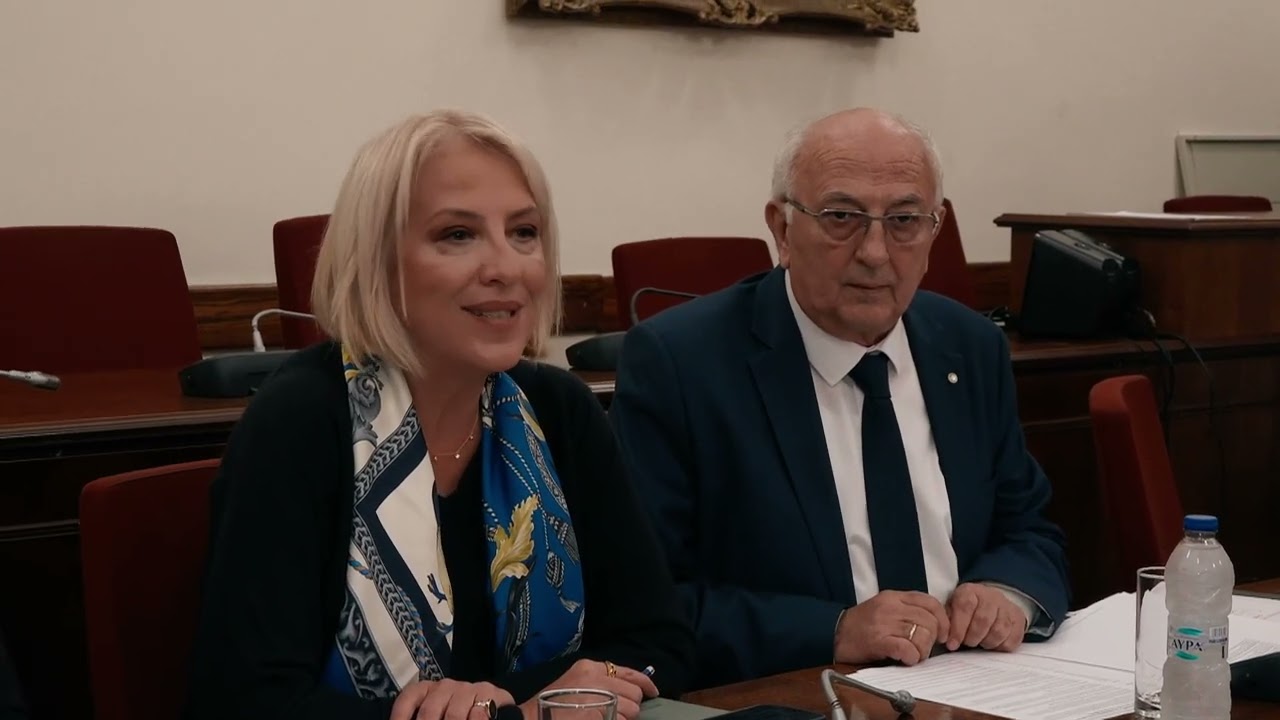Ρένα Δούρου: Φροντίζετε μέσα σε ένα δυστοπικό πεδίο, το παρόν και το μέλλον των παιδιών μας – Video