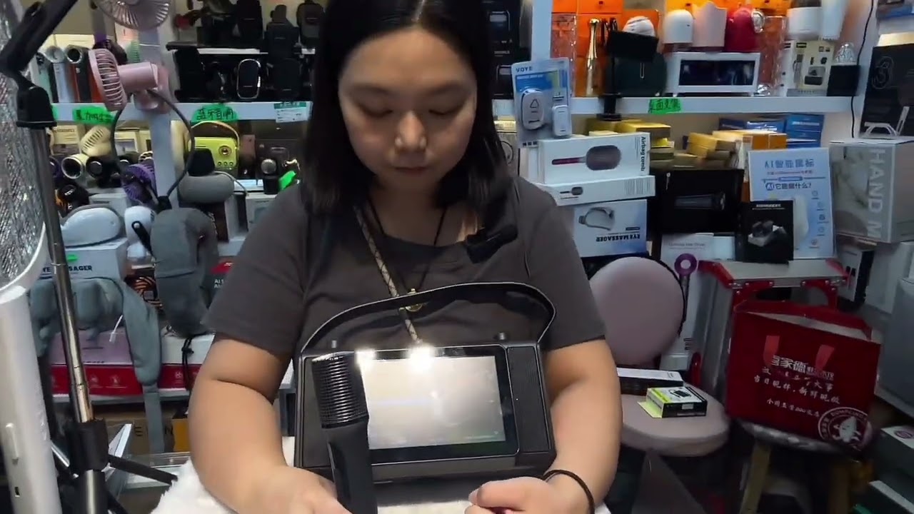 華強北# 黑科技# 10月份推薦  第3期  迷你17 手機  帶可看視頻點歌系統的K歌神器  冬天抗凍神器暖寶寶   迷你多功能按摩器 價格比港幣1:1還優惠  訂閱有驚喜 