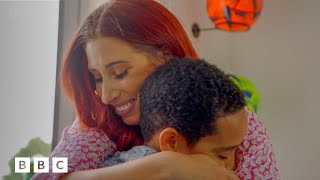 Stacey helps family honour mum's memory with beautiful home makeover | Sort Your Life Out - BBC