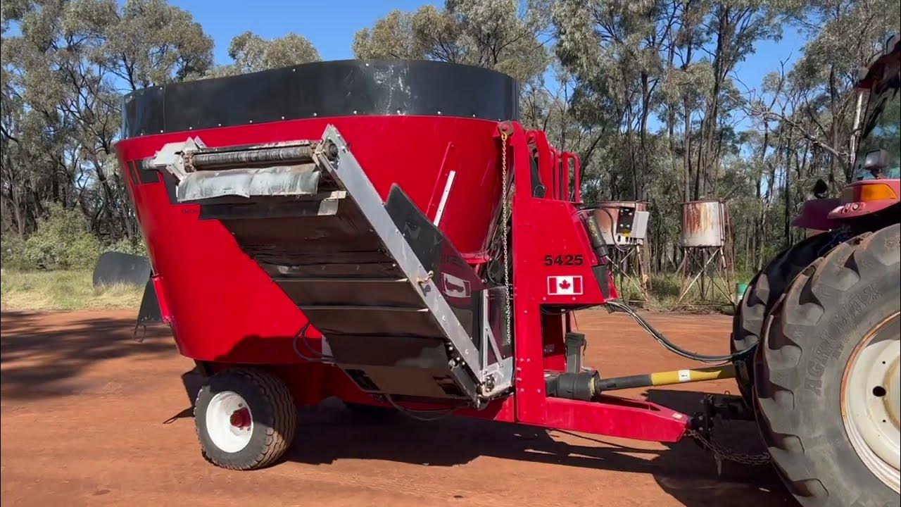 2021 JAY LOR 5425 VERTICAL SINGLE SCREW FEED MIXER WAGON YouTube