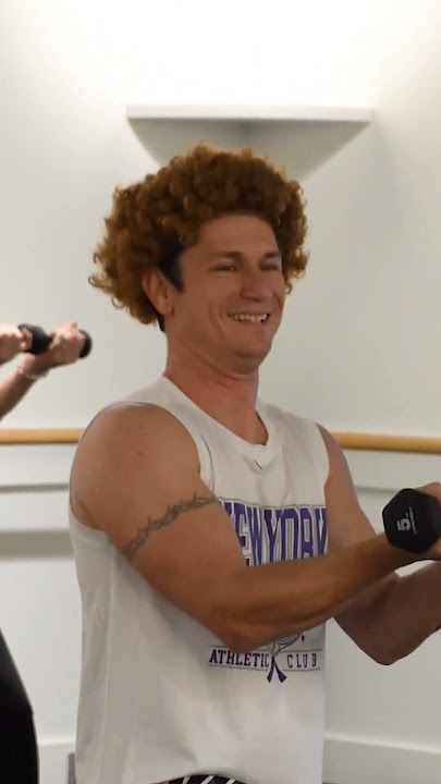 I've never flexed my core so much in my life... #Barre #Workout #richardsimmons #Shorts