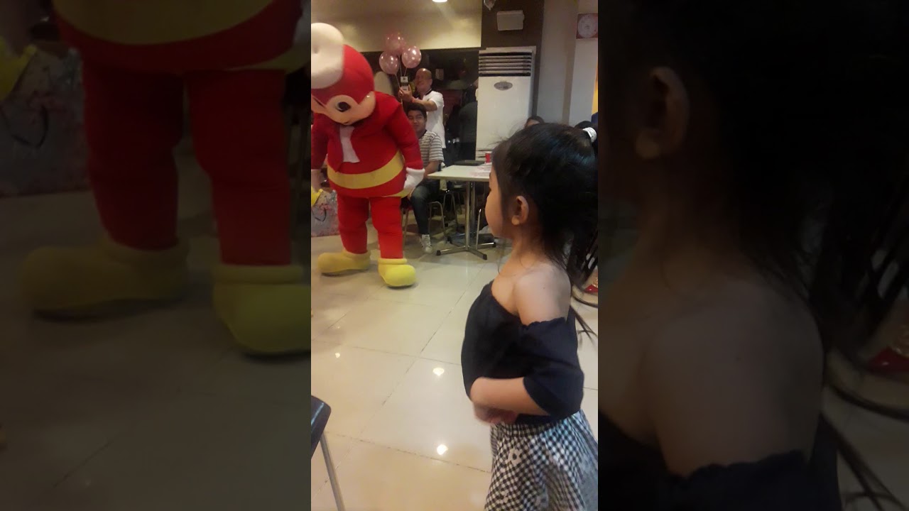 Jollibee dance with baby - YouTube