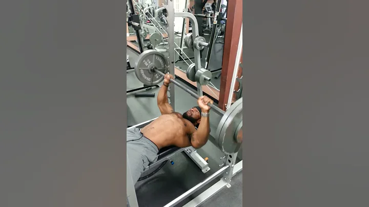 Musclemania Pro Griffin Datcher III bench pressing
