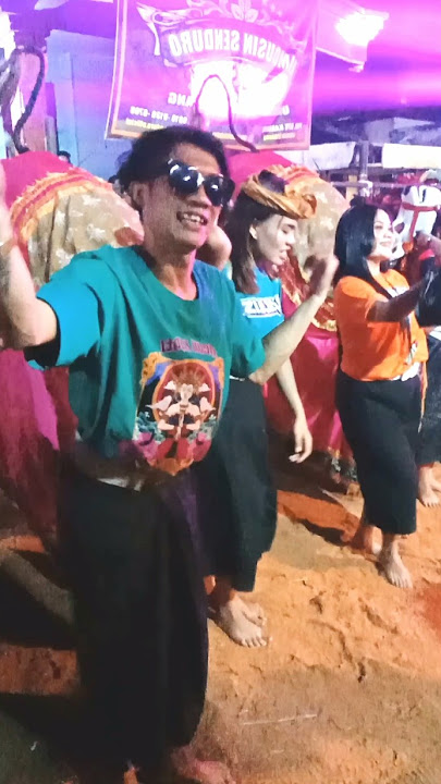 BANTENGAN MBEROT DANCE ATTRACTION DJ VIRAL TIA MONIKA #bantengan #mberot #kalapan #shorts #shortv...