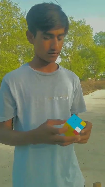 rubik-s-cube-kese-solve-kare-2-step-esye-solve-shorts-viral-cube