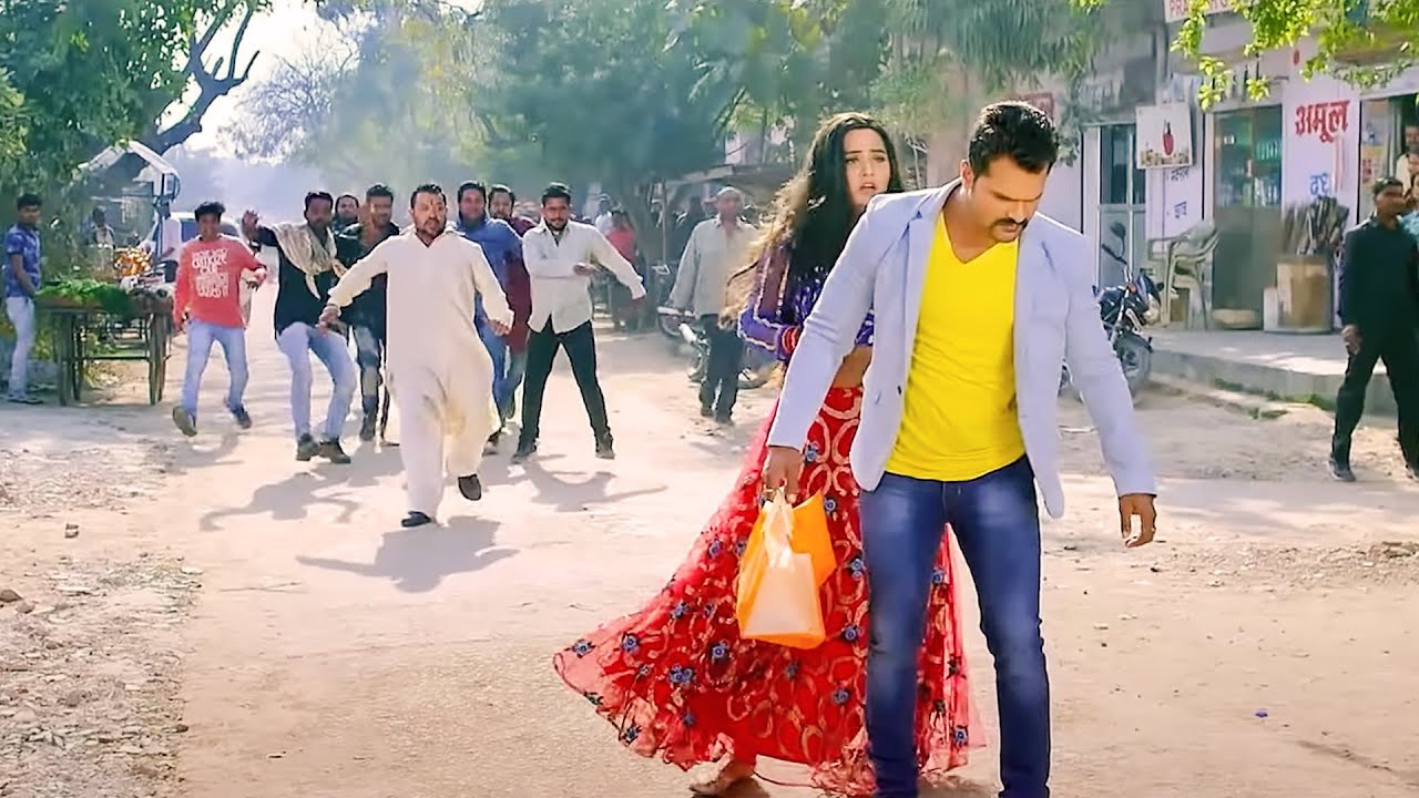 काजल राघवानी को गुंडों से बचाया खेसारी लाल यादव || 