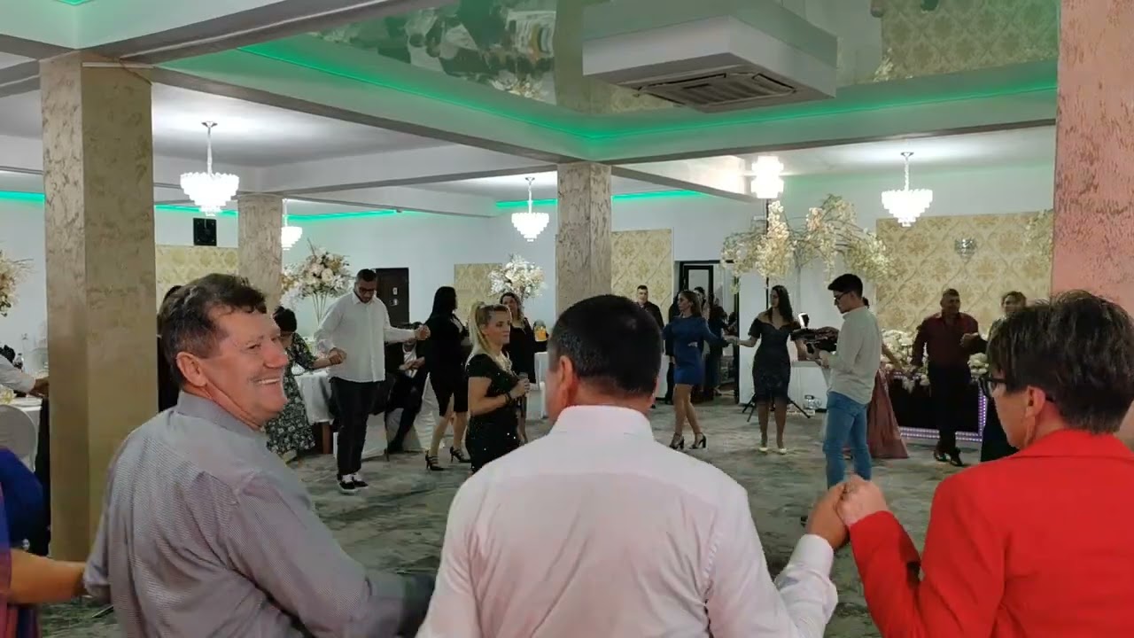 cine-i tată și are fete 🎼🎶🎹🎤💯live