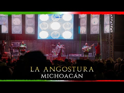Bailando El Ritmo en la Angostura, Michoacán 🐴🔥 Mi Banda El Mexicano📍🙏