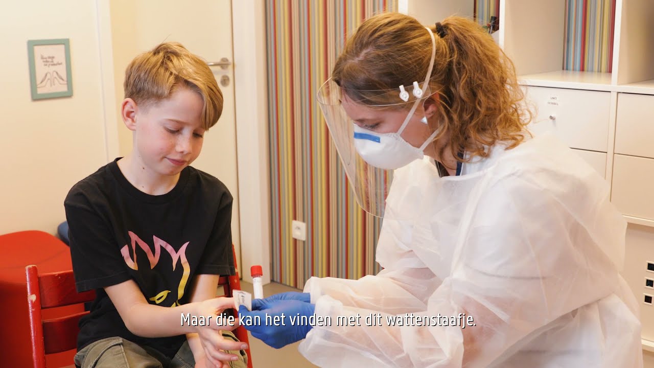 Hoe leg je een coronatest uit aan kinderen?