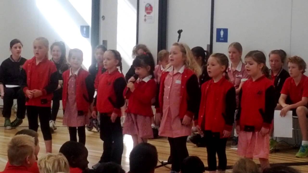 Niamh singing Roar!!!