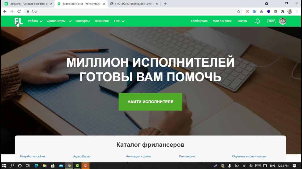 Бизнес леди на отдыхе. Удаленная работа fl. Удаленная работа fl. За ноутбуком на кухне. Удаленная работа fl.