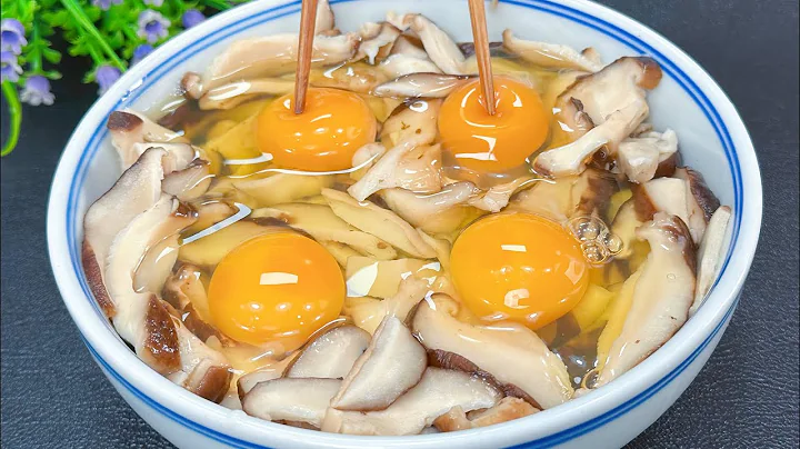 Crack the eggs into the mushrooms, so delicious 😋  You will be addicted ❗ You Must Try This Recipe 👌 - 天天要聞