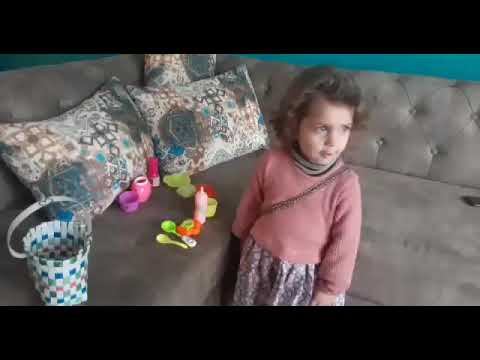 ნინა კახიძე წიწილებზე ლექსს გვიყვება