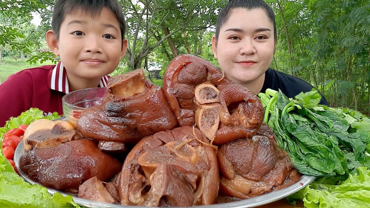 ขาหมูสไลด์ตุ๋น พะโล้ขาหมู 2กิโล หนังนุ่มๆเปื่อยๆอย่างฟินเลยจ้า👍😋 9 พฤษภาคม ค.ศ. 2021