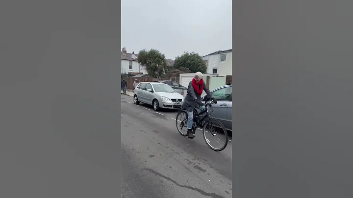 Penny Farthing! Jeremy and Rachel arriving at the ...