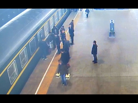 Girl Gets Stuck Between Train and Platform Edge in Northwest China City