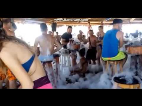 გიჟური გართობა ზღვის მიმდებარე ტერიტორიაზე