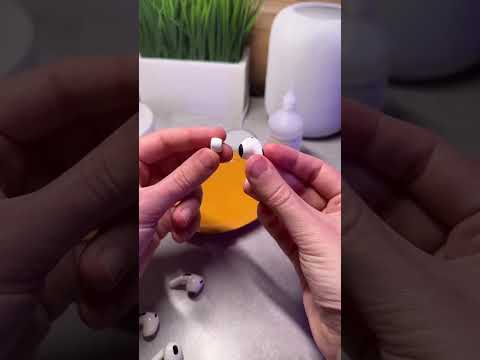 Чистим AirPods