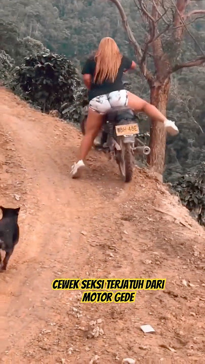 Cewek seksi Terjatuh #shorts #lucu #comedy