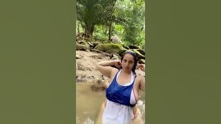 tante baju biru mandi basah