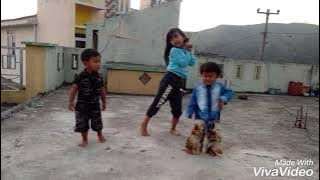 Joged lucu anak cibunut,,,,,asik bergoyang lagu dj amiliaku