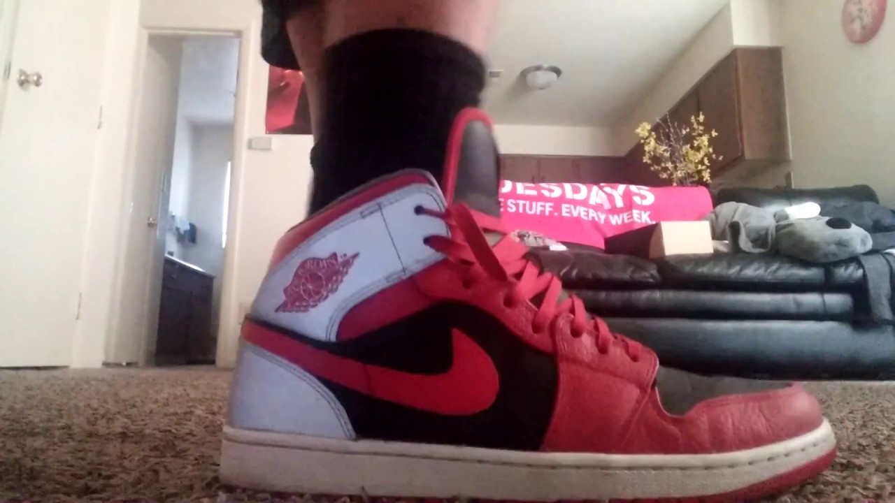 jordan 1 mid fire red cement