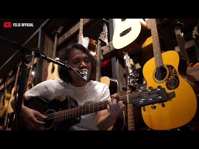 Padi - Harmoni Cover by Felix Irwan Live at Joebilly Guitars class=