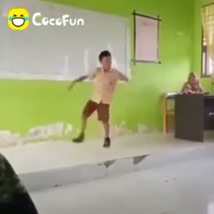 Murid joget di depan gurunya di dalam kelas || lucu 😂😂😂