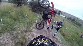 勢いよく走りだしたと思ったら‥!?ガチ転倒wこれは痛そうww スパトラサスファン 検索動画5 勢いよく走りだしたと思ったら‥!?ガチ転倒wこれは痛そうww スパトラサスファン 検索動画 5