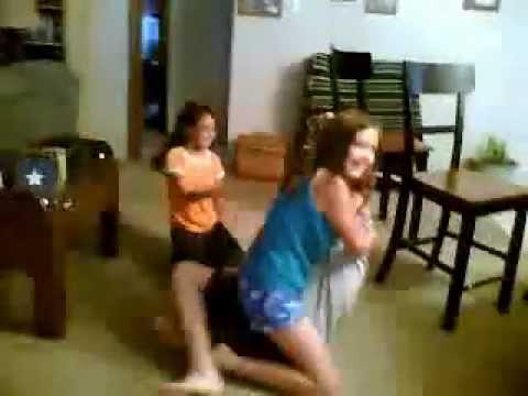 lil boy gets beat up by 3 lil girls - YouTube