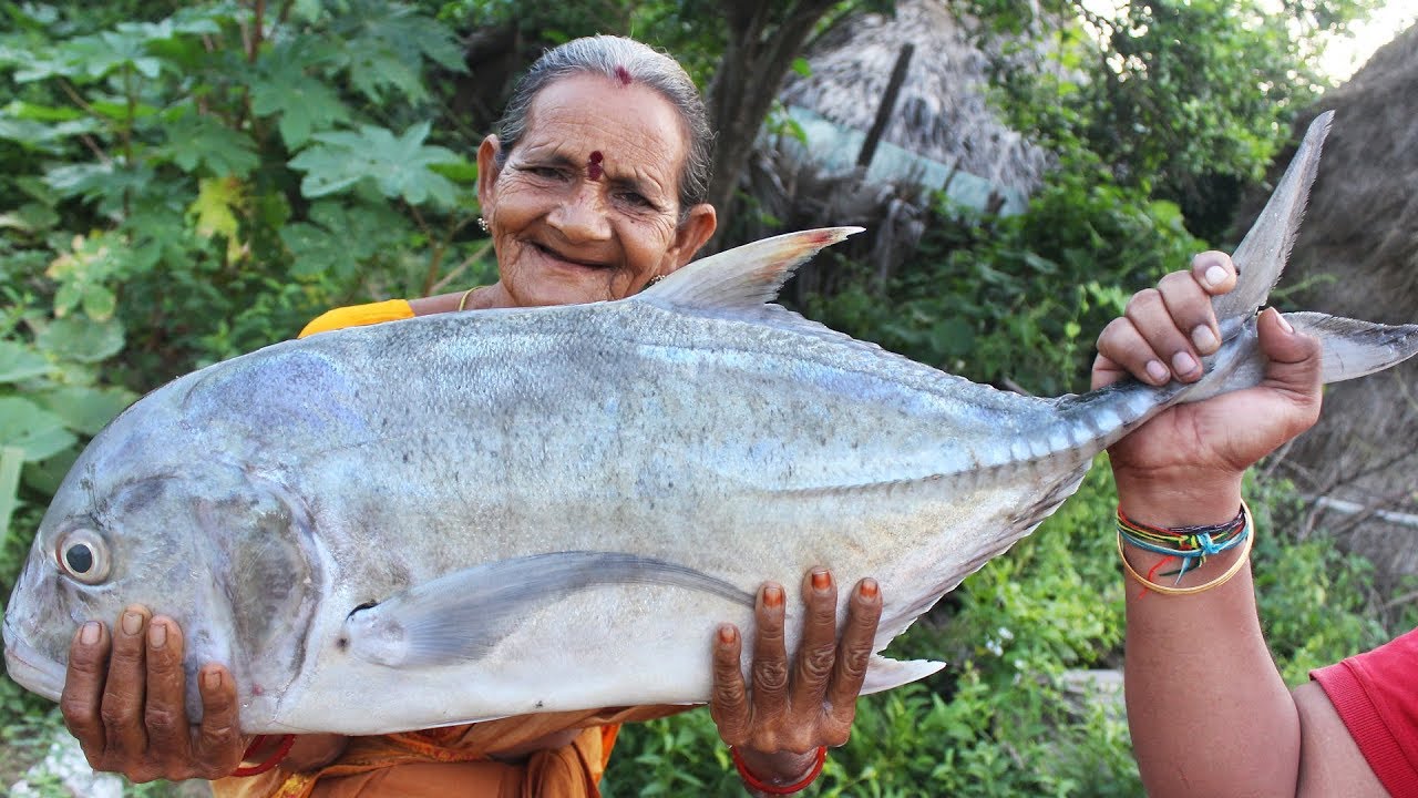 Giant Trevally Fish Recipe || Giant Fish Curry by My Grandmother || Myna Street Food