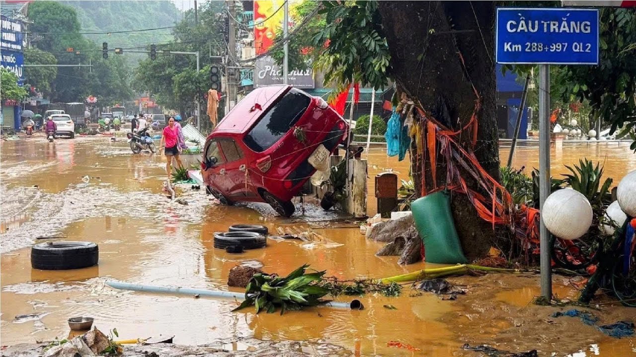 Ngã 4 không chú ý quan sát mà chạy như sân nhà thì đừng hỏi tại sao - Nam Giao Thông