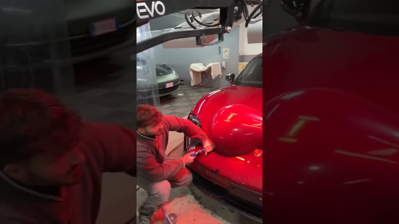 Garage in Italy removing a car's wrap with air pressure 🚗 #shorts #youtubeshorts