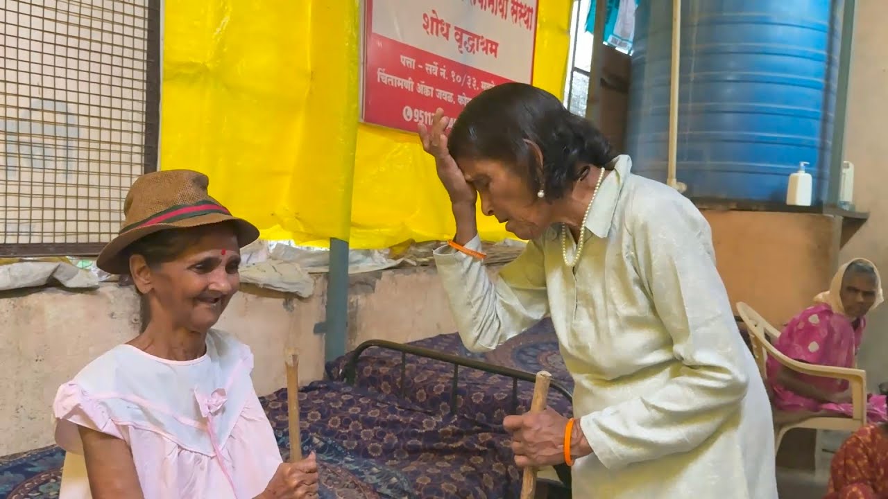 छकुली आणि अनिता आजींनी नवीन प्रकारचा डान्स करून दाखवला