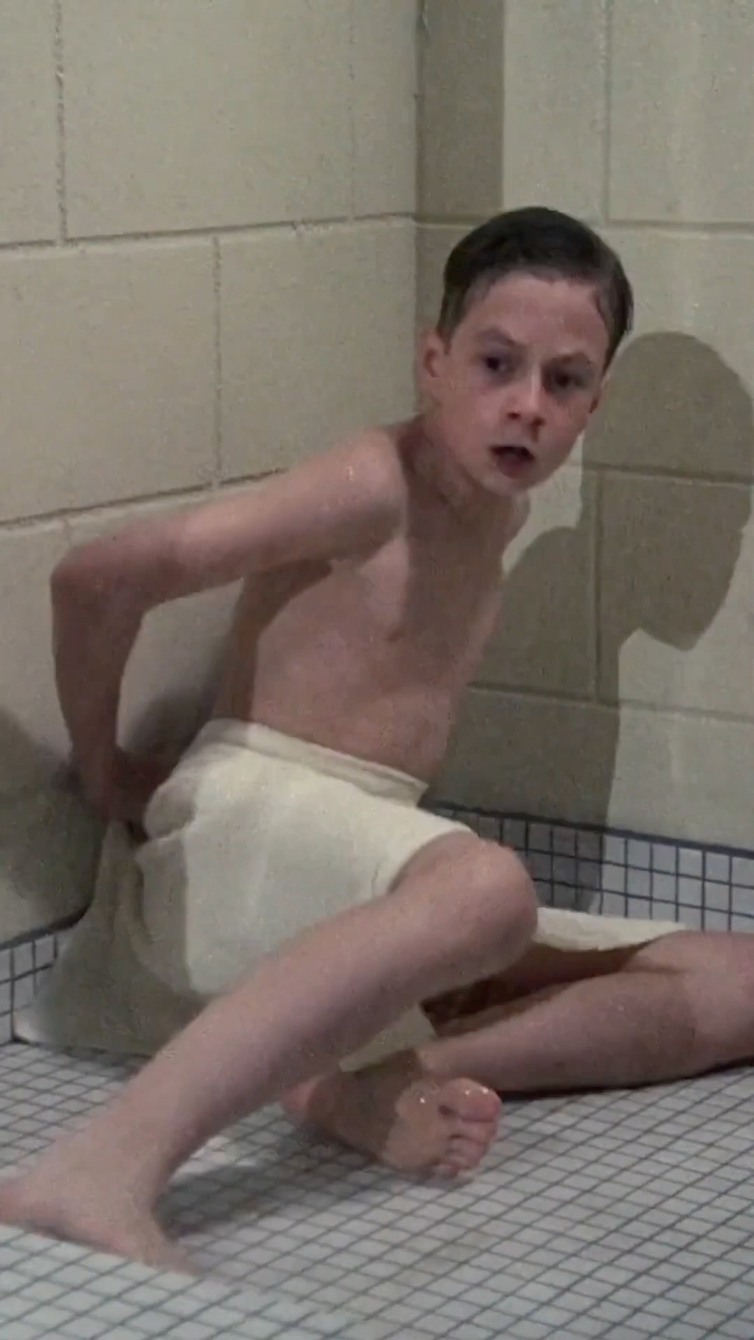 PENNYWISE ENTROU NO BANHEIRO DESTE MENINO - IT A COISA PARÓDIA #shorts