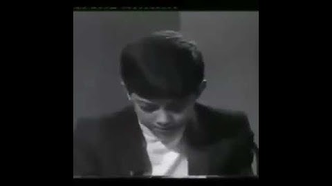 صوت شجي يقرأ القرآن الكريم